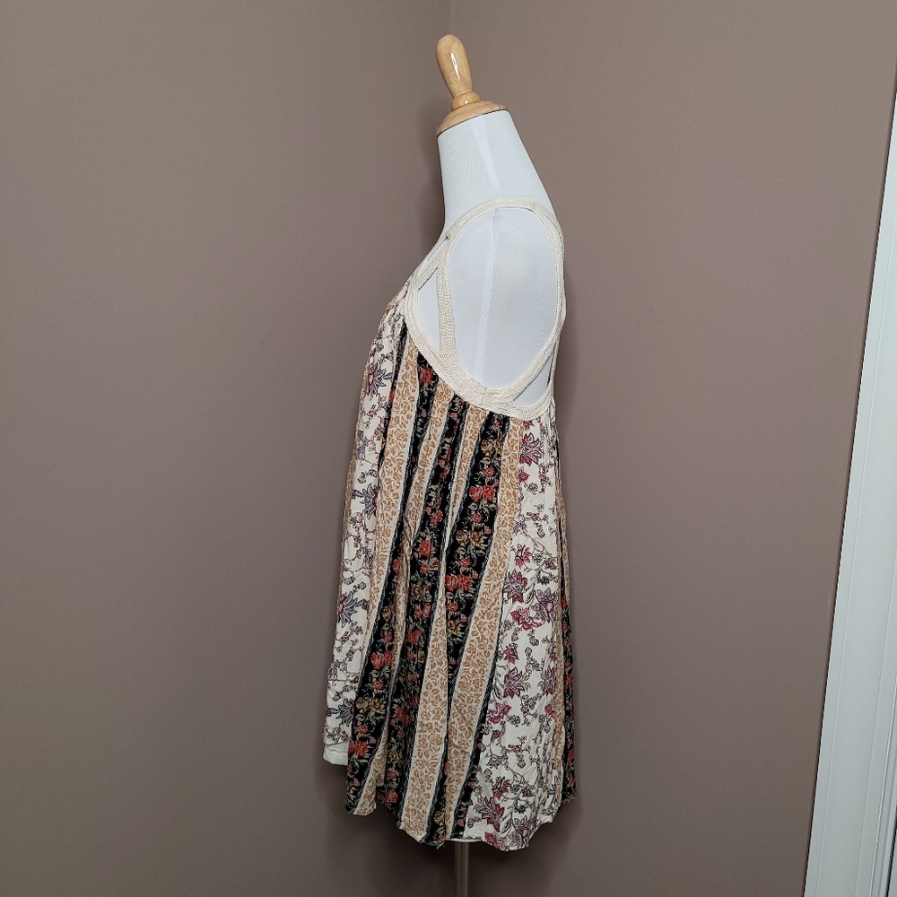 ENTRO Dress - Picture 2 of 9